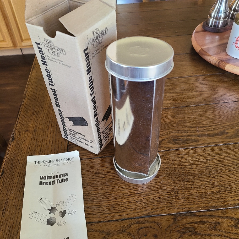 Pampered Chef Valtrompia Bread Tube Heart